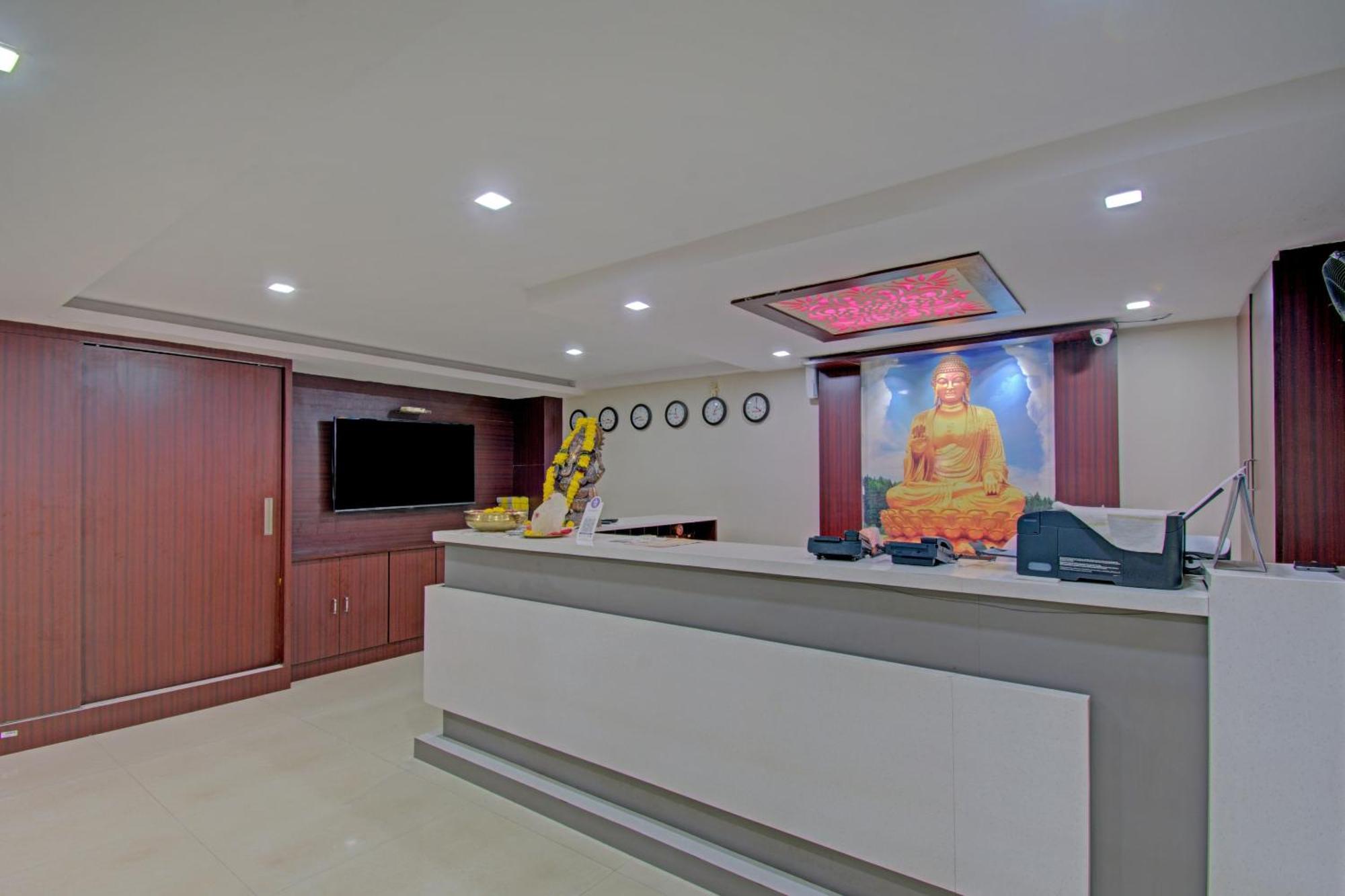 Hotel O 80823 Hotel Sitara Grand Visakhapatnam Buitenkant foto